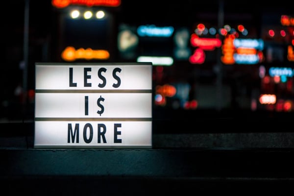 Lightbox avec texte "less is more"